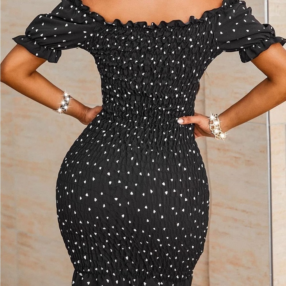 Black and White Ruched Smocked Bodycon Dress
8072 - Picture 2 of 5
